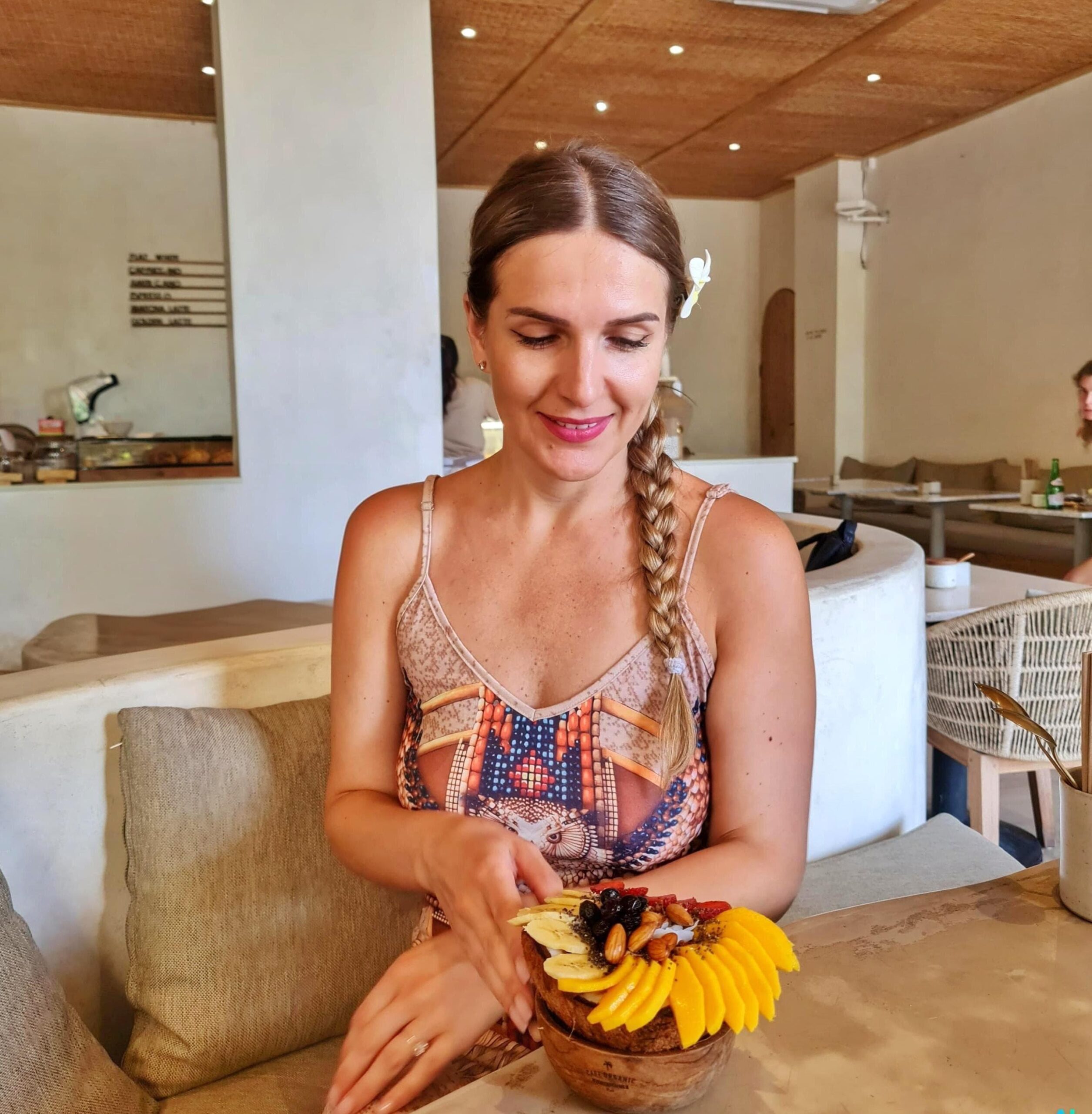 Organic cafe with delicious smoothies and bowls