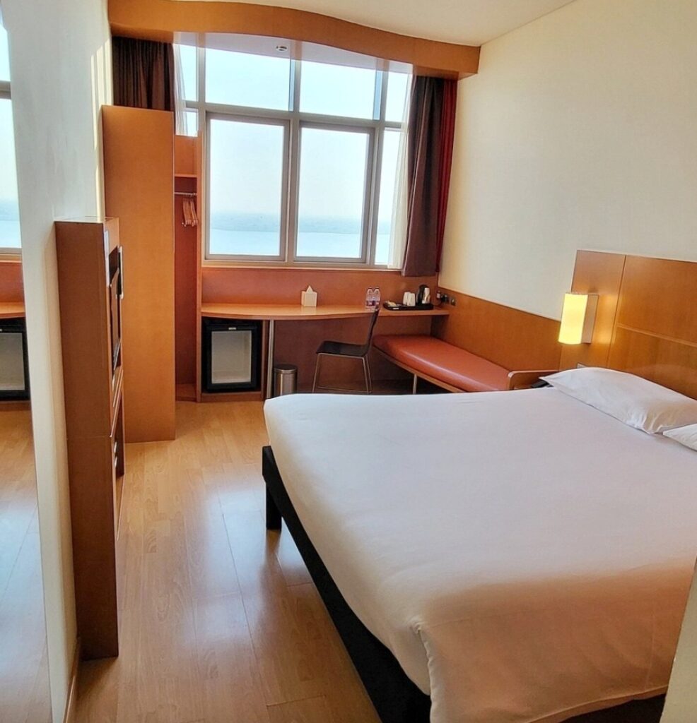 Sheikh Zayed Grand Mosque ibis Abu Dhabi Gate, cozy bedroom