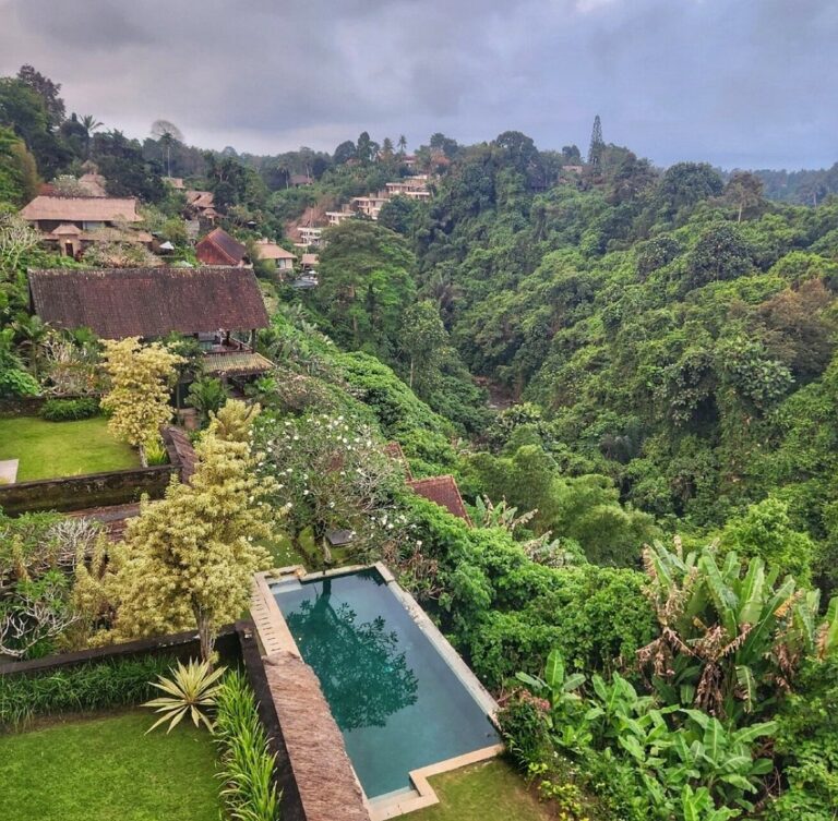 Indus Restaurant in Ubud with scenic vallley views over lush greneery