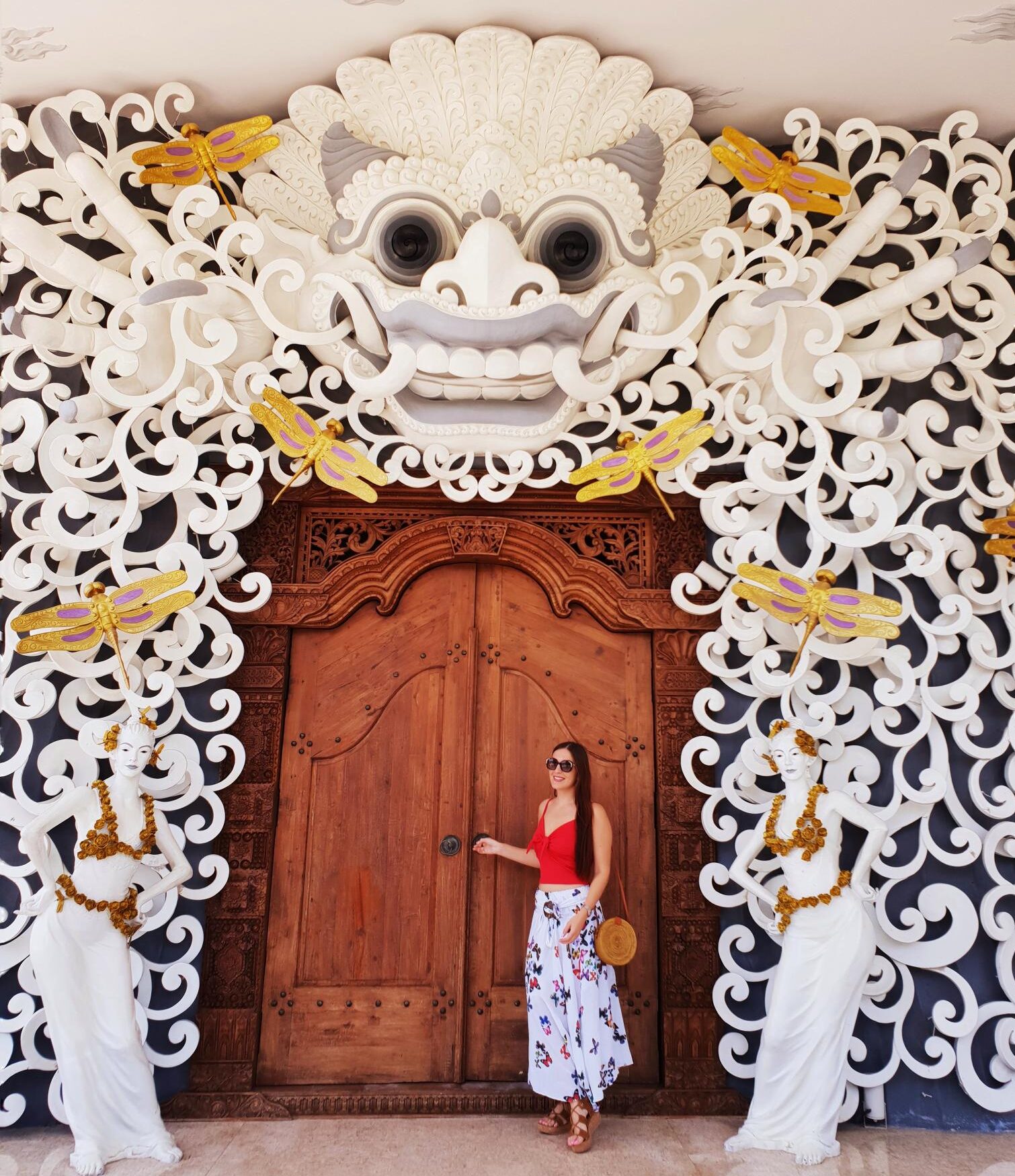 Traveler standing in front of a silver jewelry shop