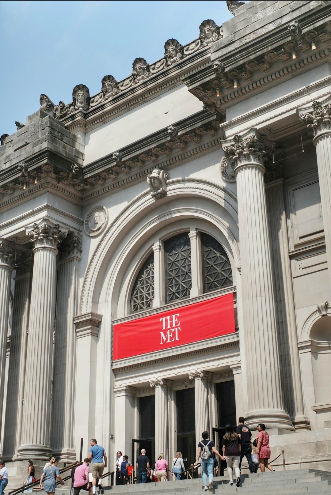 Exterior of Metropolitan Museum of Art New York